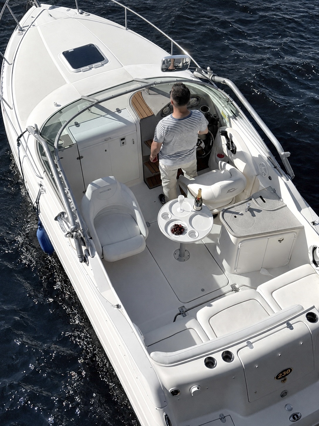 катер Rinker Captiva